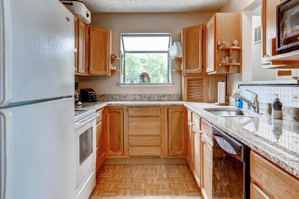 3BR House on Canyon Lake w/Private Gazebo! image 5